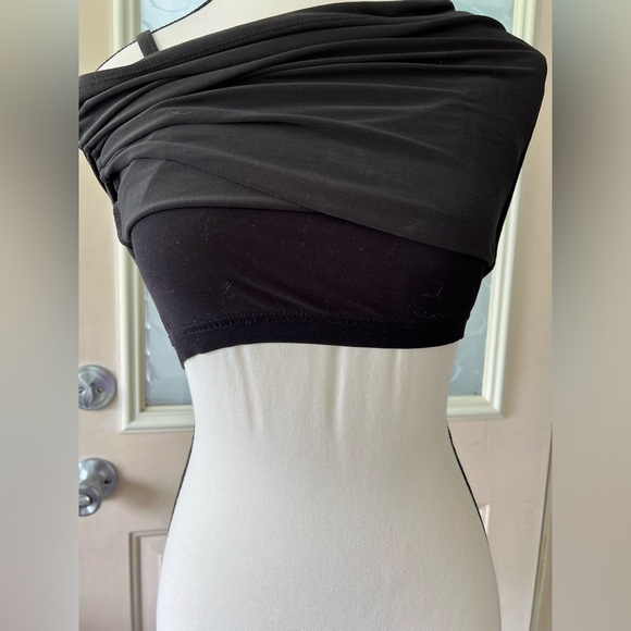 The North Face black tank top size S/P. Built in bra adjustable straps. - Picture 4 of 7